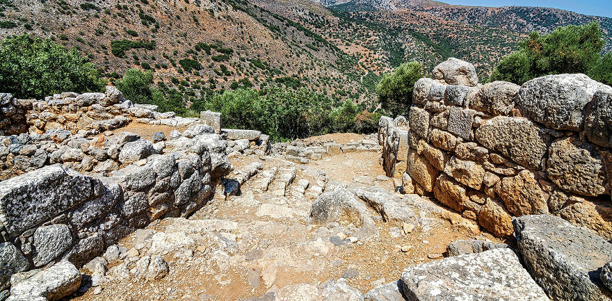 Sightseeing and hiking near Agios Nikolaos